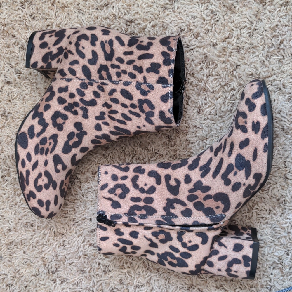 Perfect leopard boots! - Picture 3 of 5